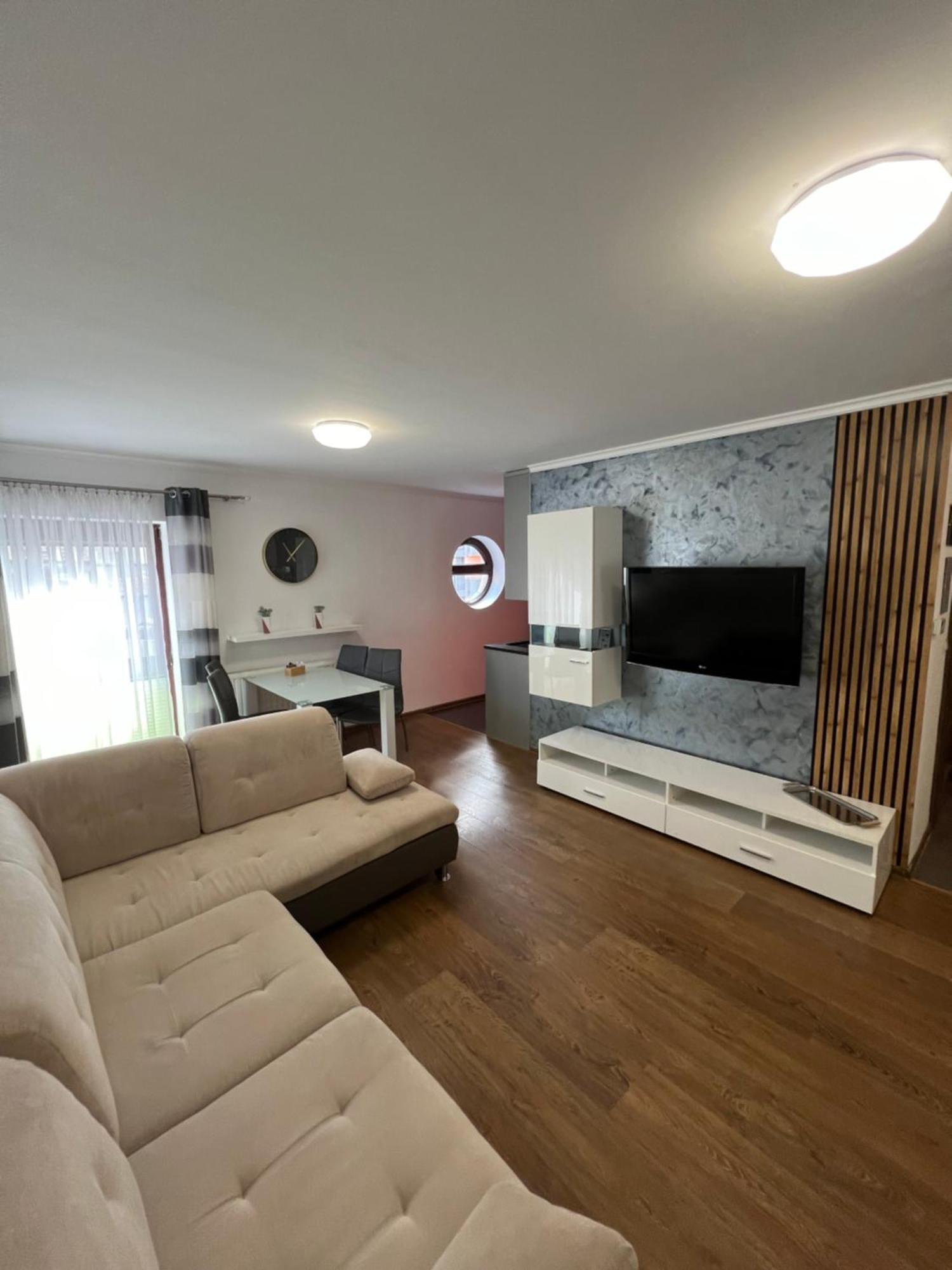 Holiday Apartments กรินีซา ดรอยจ์ ภายนอก รูปภาพ